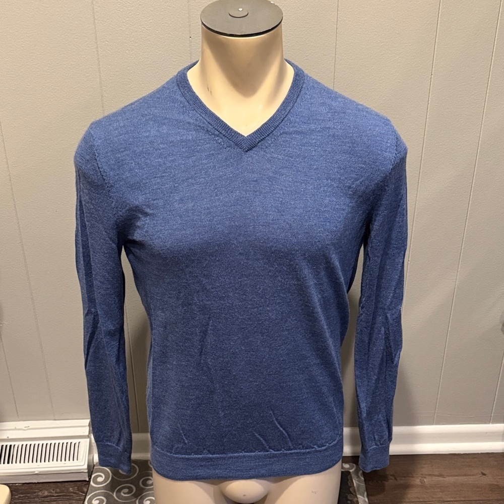 Calvin Klein Men's Medium Merino Wool Office V-Neck Sweater in Heather Blue